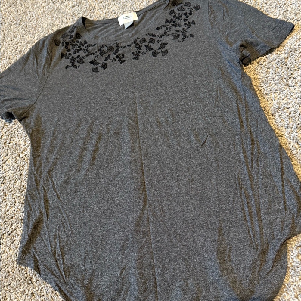 Old Navy Gray Embellished Short Sleeve Tee